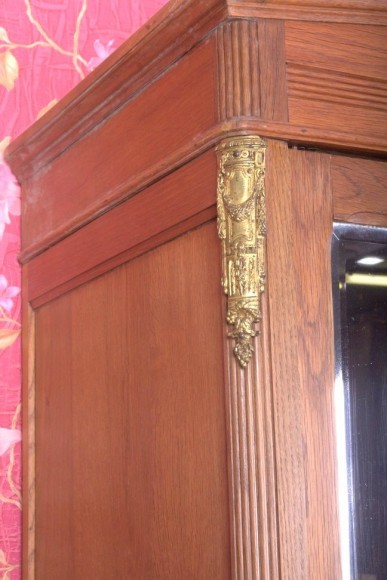 Платяной шкаф с овальным зеркалом. Дуб. стиль Людовика IV