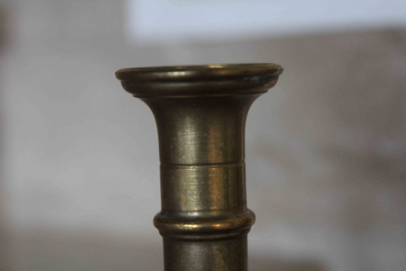 Интересные старинные подсвечники с подъемным механизмом