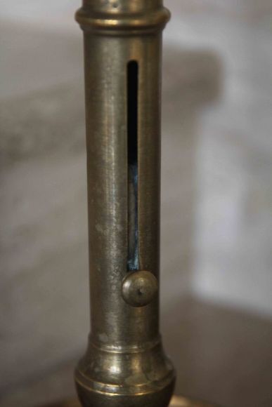 Интересные старинные подсвечники с подъемным механизмом