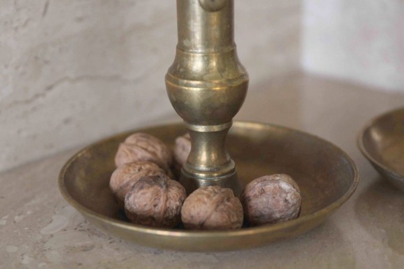 Интересные старинные подсвечники с подъемным механизмом