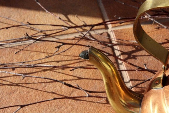 Медный чайник с фарфоровой ручкой, юбочкой и штампом