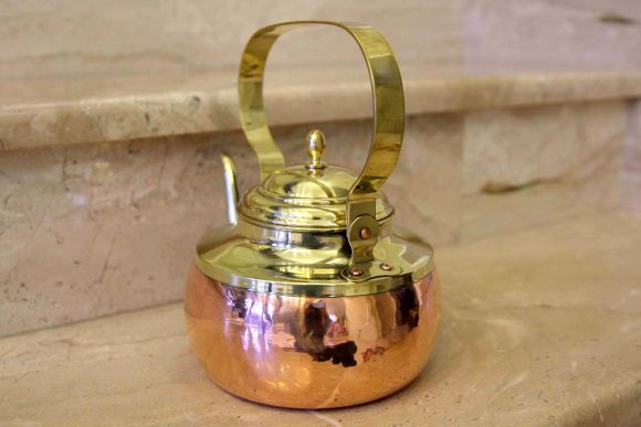 Винтажный комбинированный чайник круглой формы. Европа