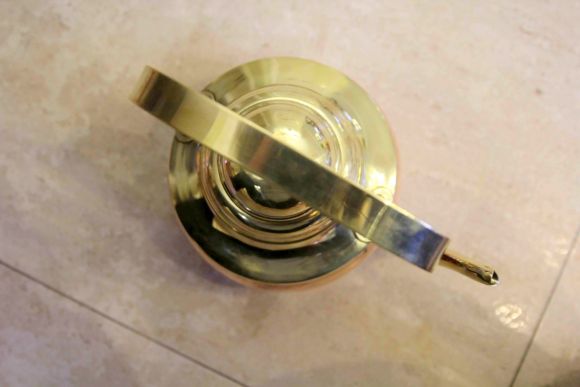 Винтажный комбинированный чайник круглой формы. Европа