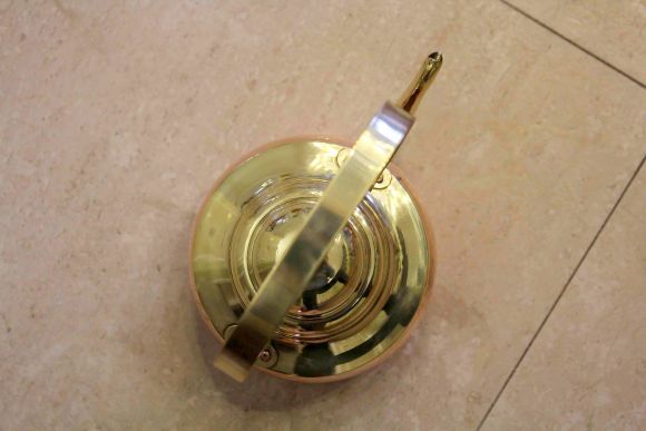 Винтажный комбинированный чайник круглой формы. Европа