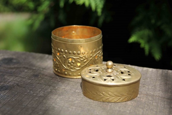 Латунная интересная шкатулочка в патине