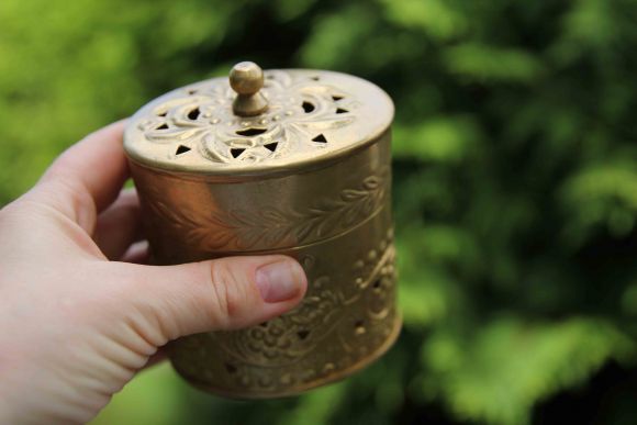 Латунная интересная шкатулочка в патине