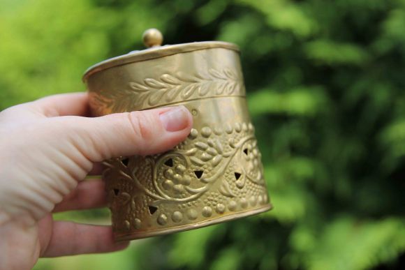 Латунная интересная шкатулочка в патине