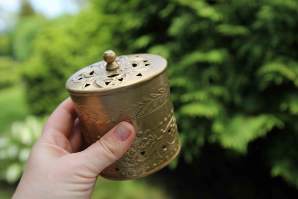 Латунная интересная шкатулочка в патине