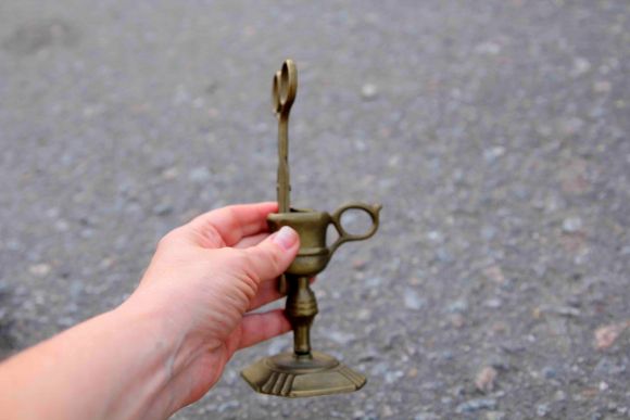 Старинные ножницы - пламегаситель в подставке