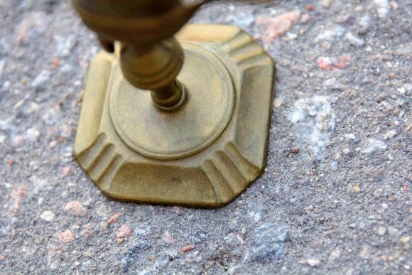 Старинные ножницы - пламегаситель в подставке