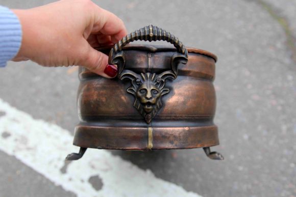 Медное красивое кашпо удлиненной формы 