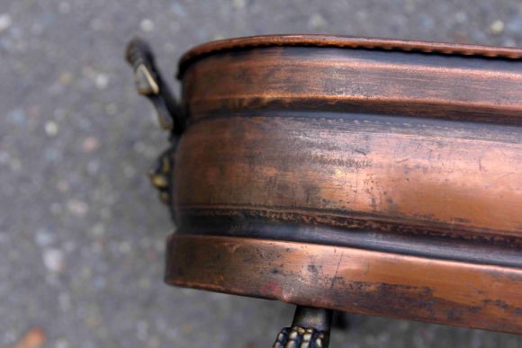 Медное красивое кашпо удлиненной формы 