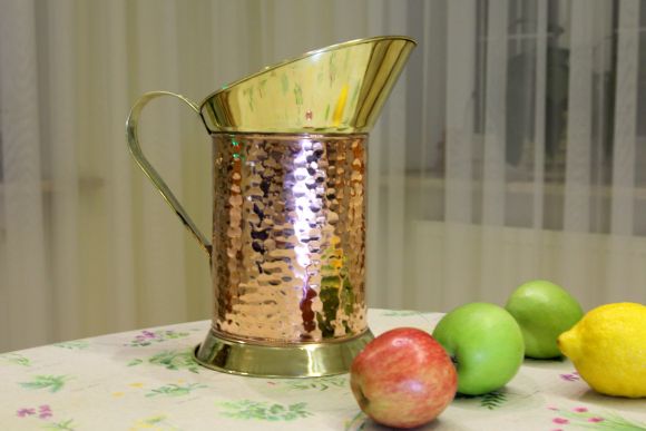 Восхитительный кувшин средних размеров