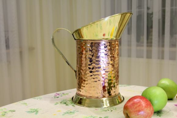 Восхитительный кувшин средних размеров