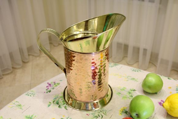 Восхитительный кувшин средних размеров