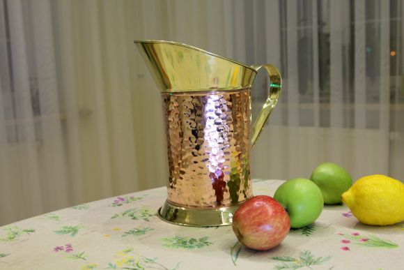 Восхитительный кувшин средних размеров