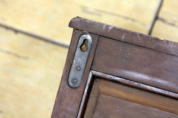 Резная вешалка из дуба с массивными крючками