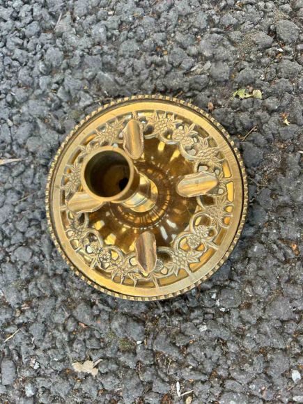 Оригинальная пепельница-подсвечник.