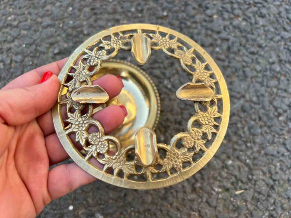 Оригинальная пепельница-подсвечник.