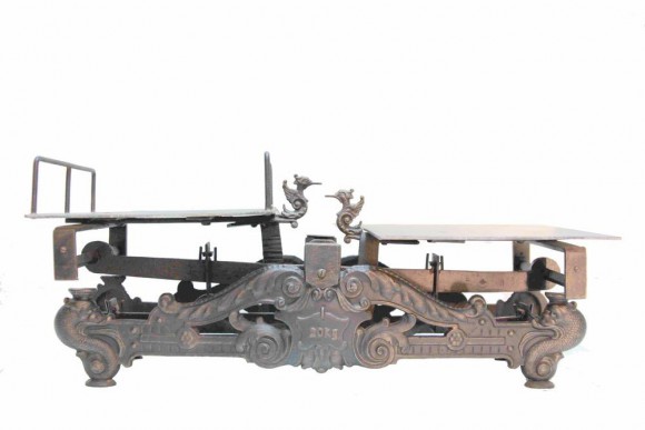 Старинные тяжелые весы на 20 кг. Чугунное литье. Европа