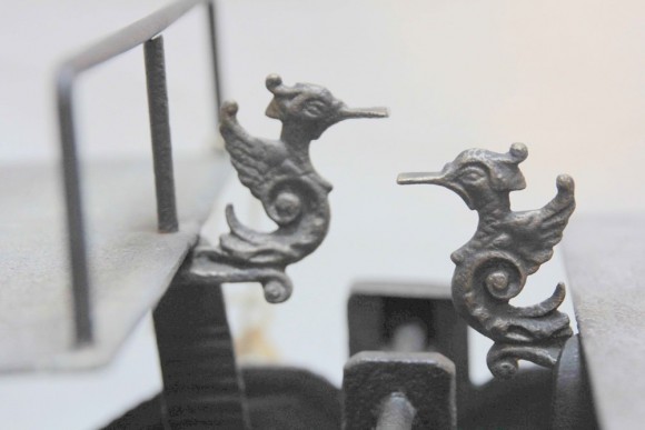 Старинные тяжелые весы на 20 кг. Чугунное литье. Европа