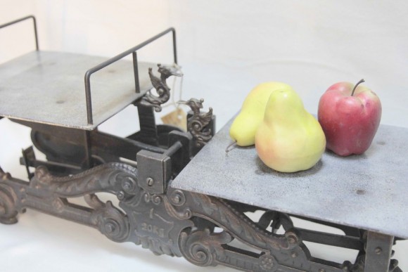 Старинные тяжелые весы на 20 кг. Чугунное литье. Европа