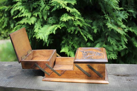 Замечательная резная шкатулочка - для мелочей или рукоделия