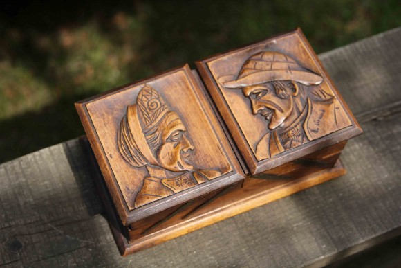 Замечательная резная шкатулочка - для мелочей или рукоделия