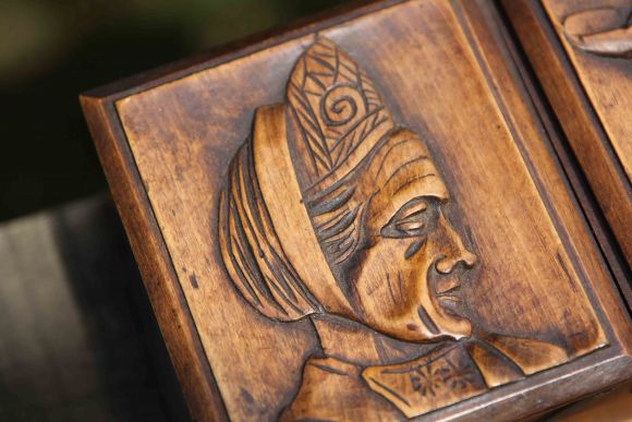 Замечательная резная шкатулочка - для мелочей или рукоделия