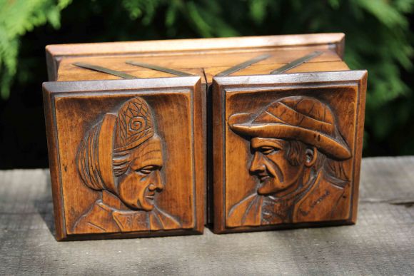 Замечательная резная шкатулочка - для мелочей или рукоделия