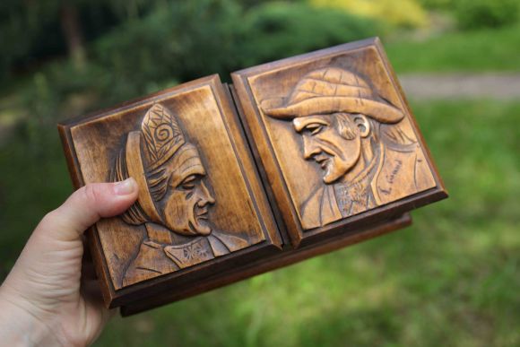 Замечательная резная шкатулочка - для мелочей или рукоделия