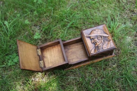 Замечательная резная шкатулочка - для мелочей или рукоделия