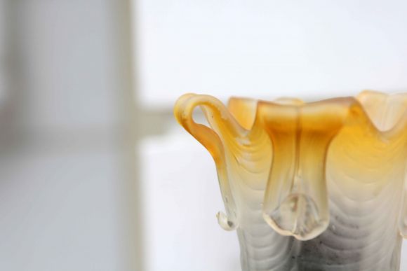 Латунная люстра с винтажными стеклянными колпаками