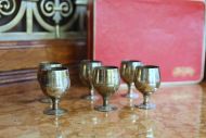 Старинные рюмочки в яркой красной коробке