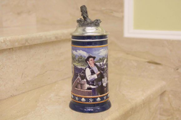 Пивная кружка с рельефным рисунком. Европа. Начало 20 века