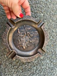 Пепельница с галантной сценой