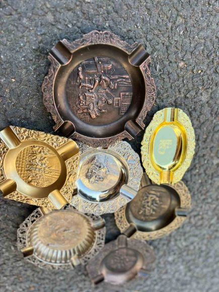 Пепельница с галантной сценой