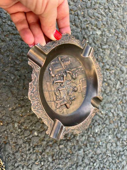 Пепельница с галантной сценой