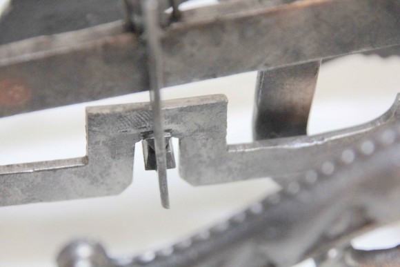 Старинные весы с двумя  латунными чашами. Клейма. Европа 20 век