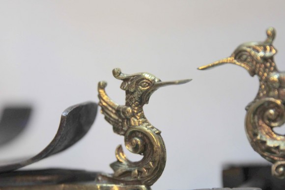 Старинные весы с двумя  латунными чашами. Клейма. Европа 20 век