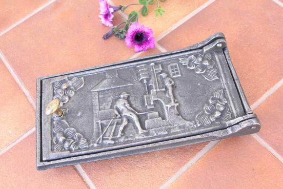 Дверца печная чугунная - интересный декор. Каминный Аксессуар