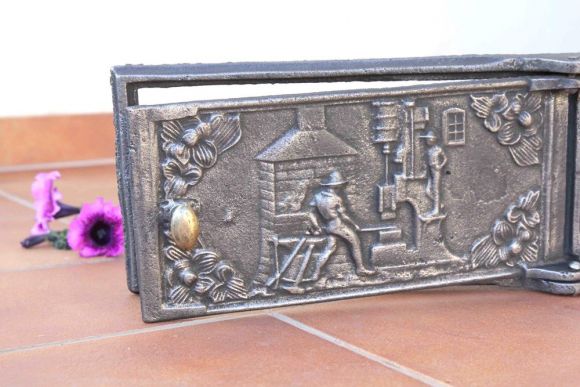 Дверца печная чугунная - интересный декор. Каминный Аксессуар