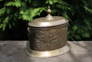 Латунная шкатулка с удобной крышкой в патине