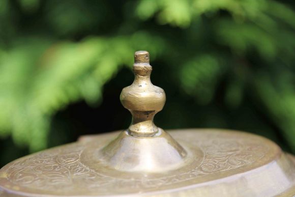 Латунная шкатулка с удобной крышкой в патине