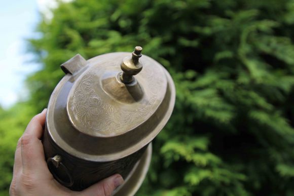 Латунная шкатулка с удобной крышкой в патине