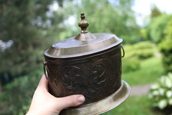 Латунная шкатулка с удобной крышкой в патине