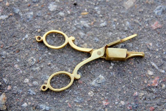 Старинные ножницы для тушение свечей