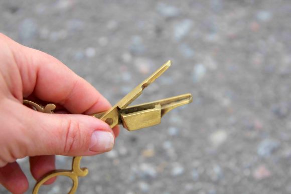 Старинные ножницы для тушение свечей