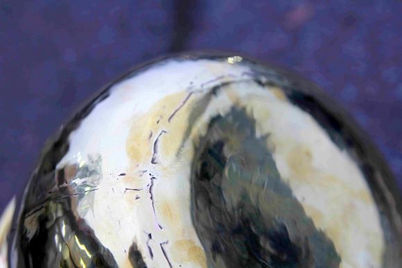 Большое золотое подвесное кашпо идеальной формы 