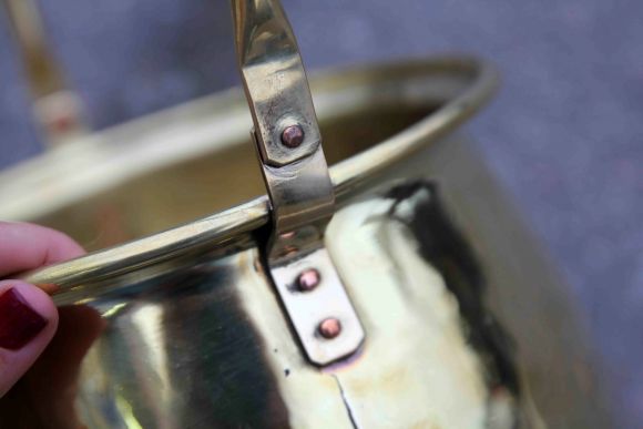 Большое золотое подвесное кашпо идеальной формы 